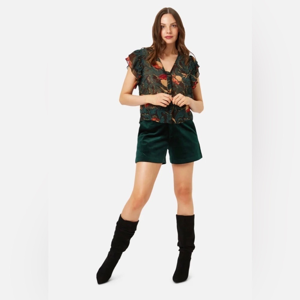 NWT TRAFFIC PEOPLE CORRIE BRATTER RETURNS CORD SHORTS IN GREEN
